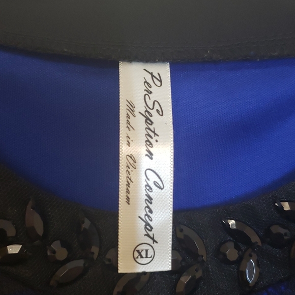 Blue top with Black lace overlay - Picture 4 of 4